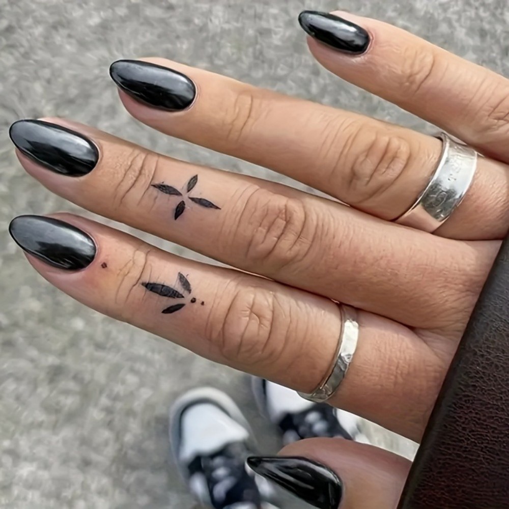 Średnie, błyszczące, czarne pa – Nail Art Oval recenzja i cena